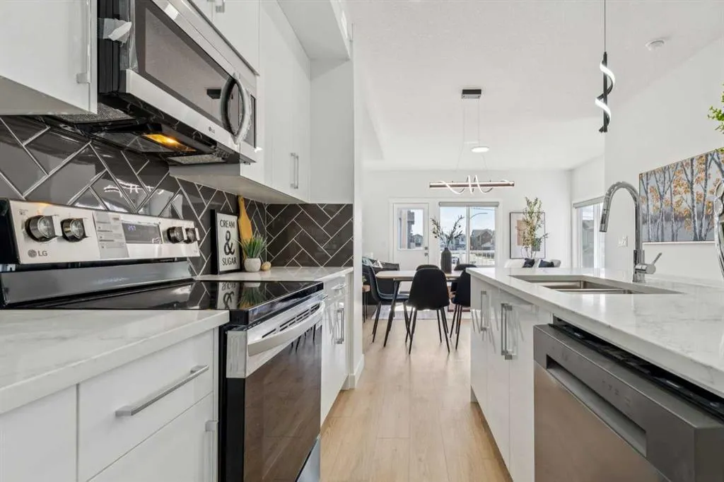 95 Saddlecrest Circle NE, #102