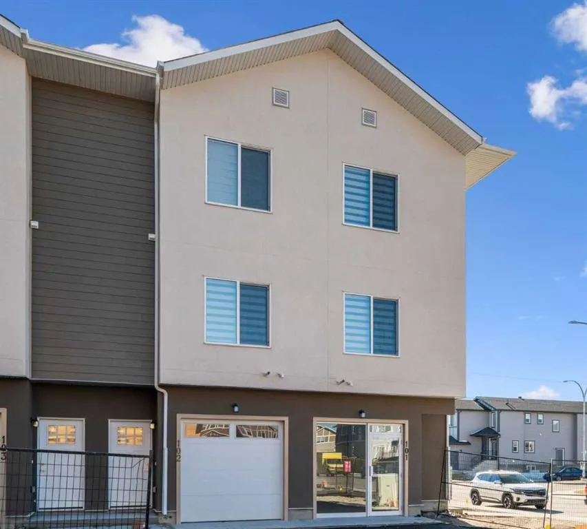 95 Saddlecrest Circle NE, #102