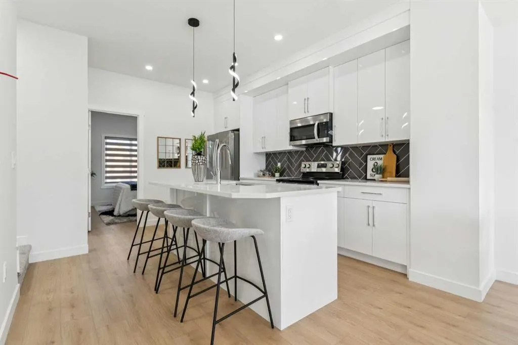 95 Saddlecrest Circle NE, #102