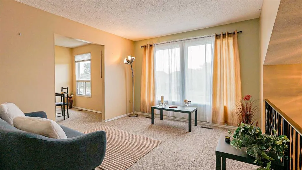 90 Simpson Crescent SE