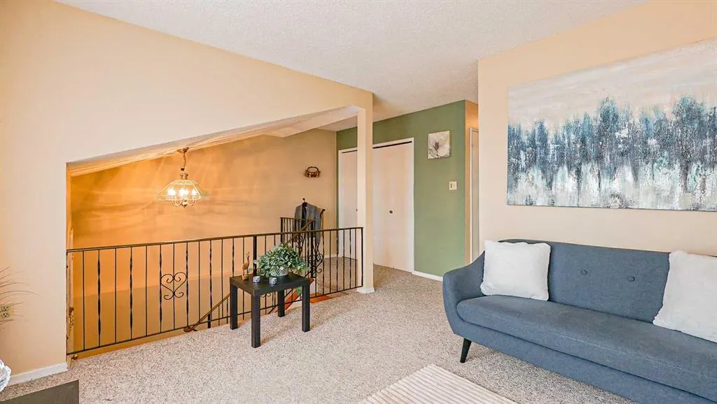 90 Simpson Crescent SE