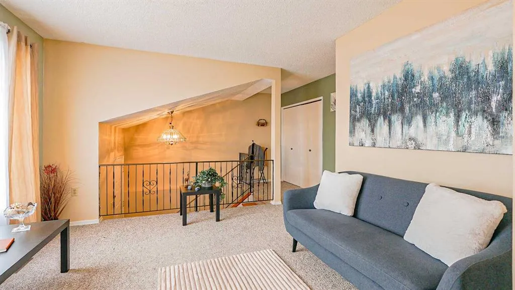90 Simpson Crescent SE