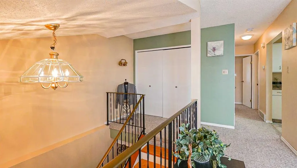 90 Simpson Crescent SE