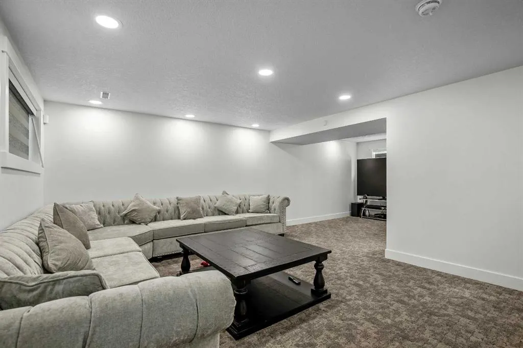 123 Pinemill Way NE