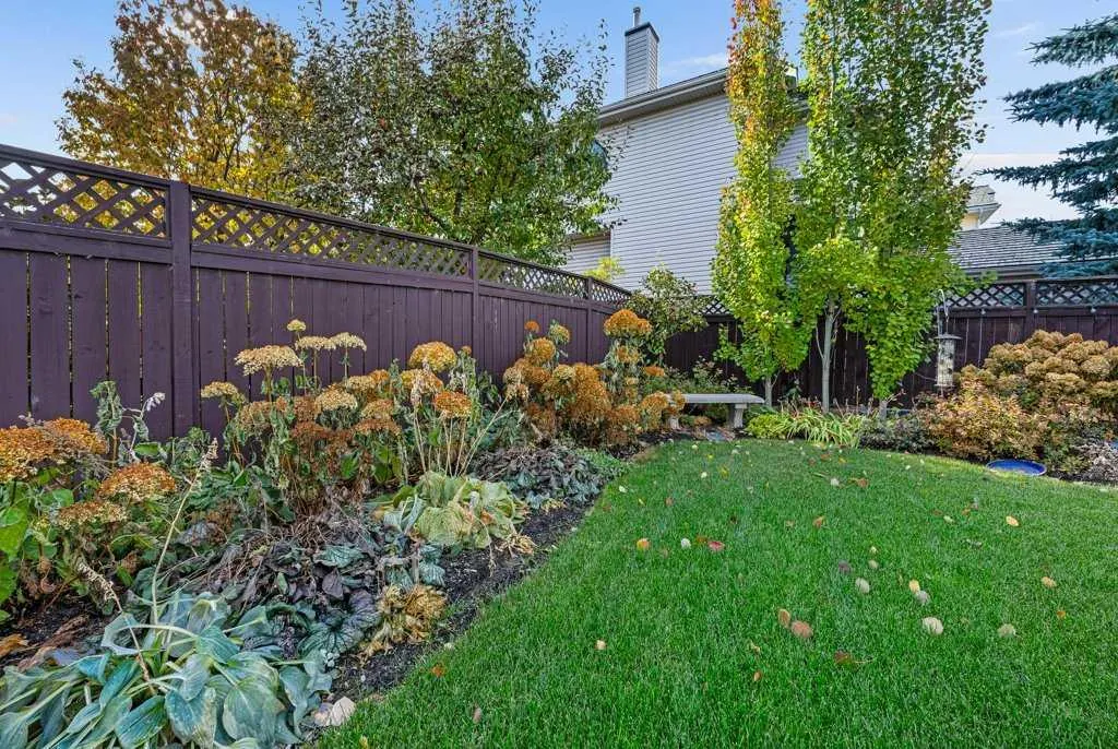 23 Valley Ponds Way NW