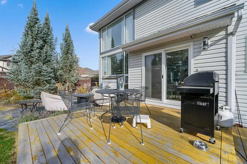 23 Valley Ponds Way NW