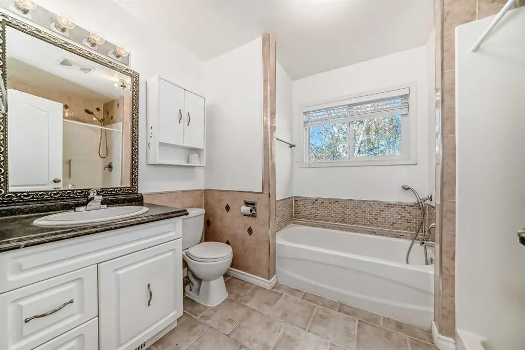 1942 Cottonwood Crescent SE