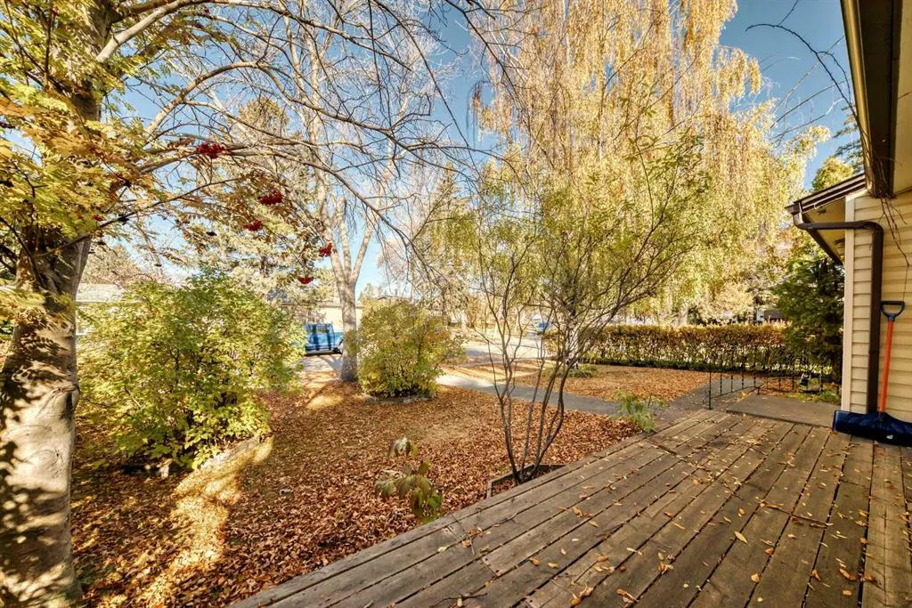 1942 Cottonwood Crescent SE