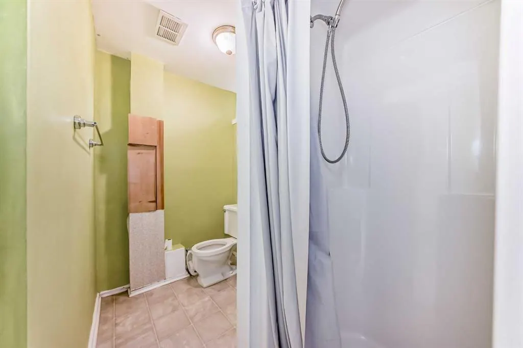 1942 Cottonwood Crescent SE