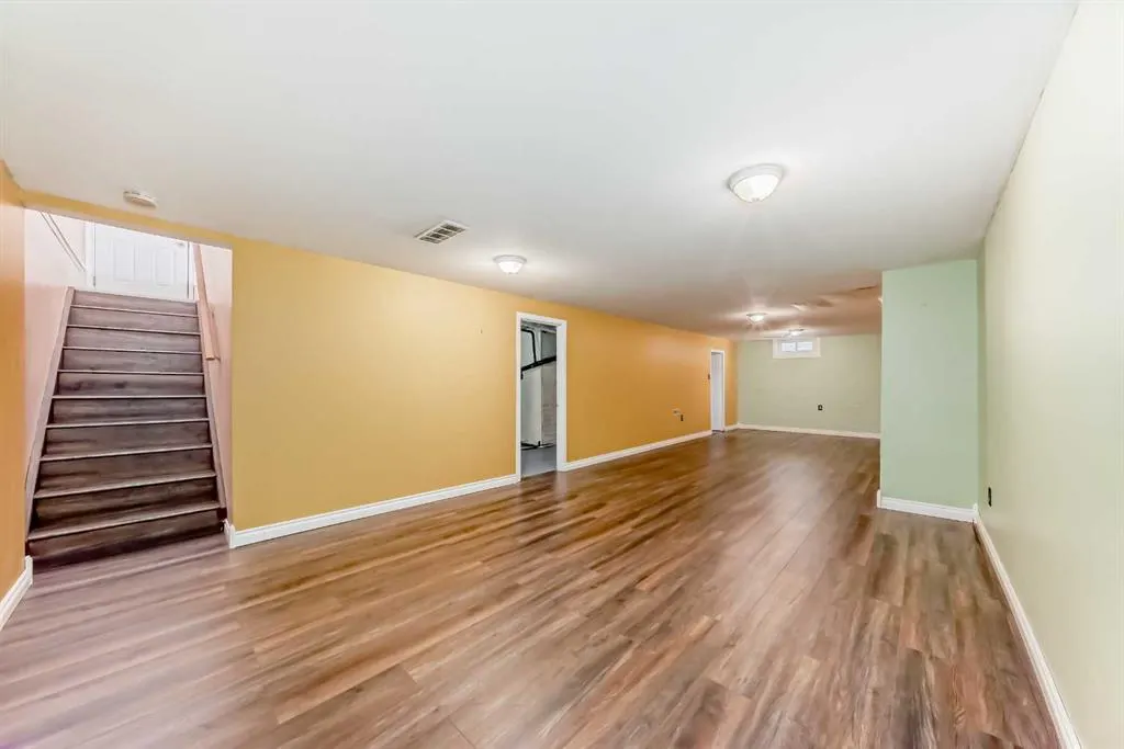 1942 Cottonwood Crescent SE