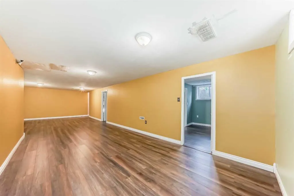 1942 Cottonwood Crescent SE