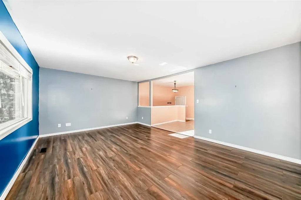1942 Cottonwood Crescent SE
