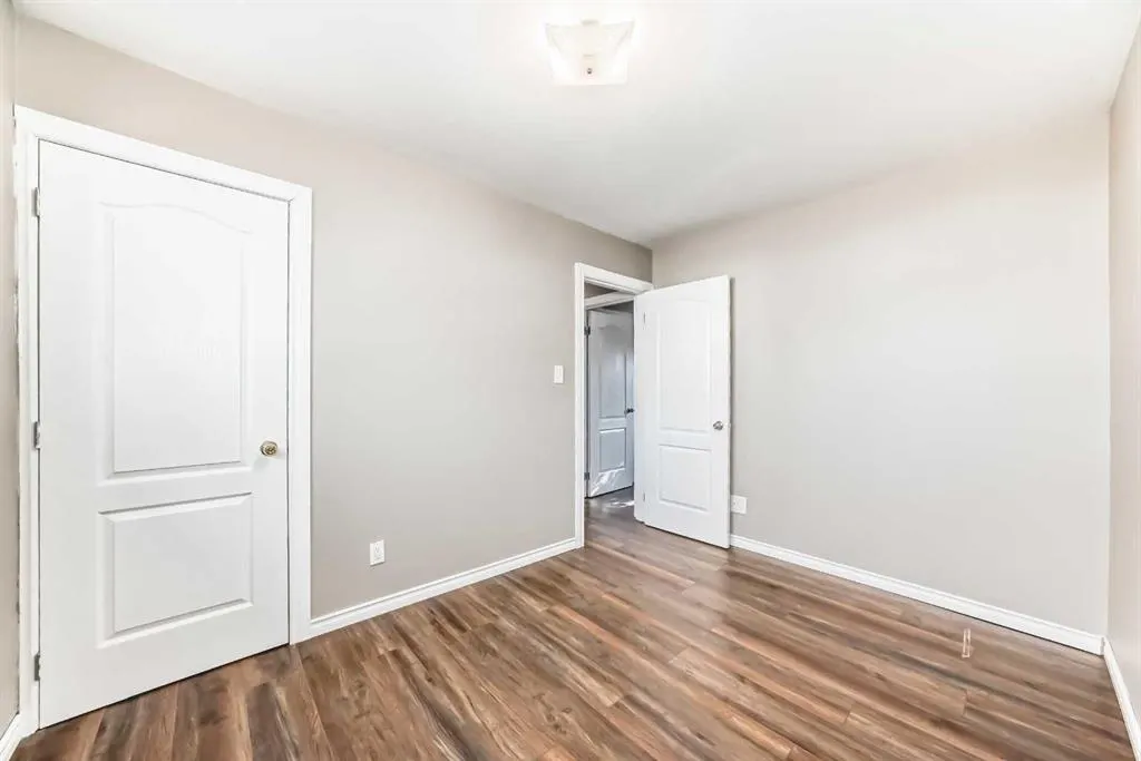1942 Cottonwood Crescent SE