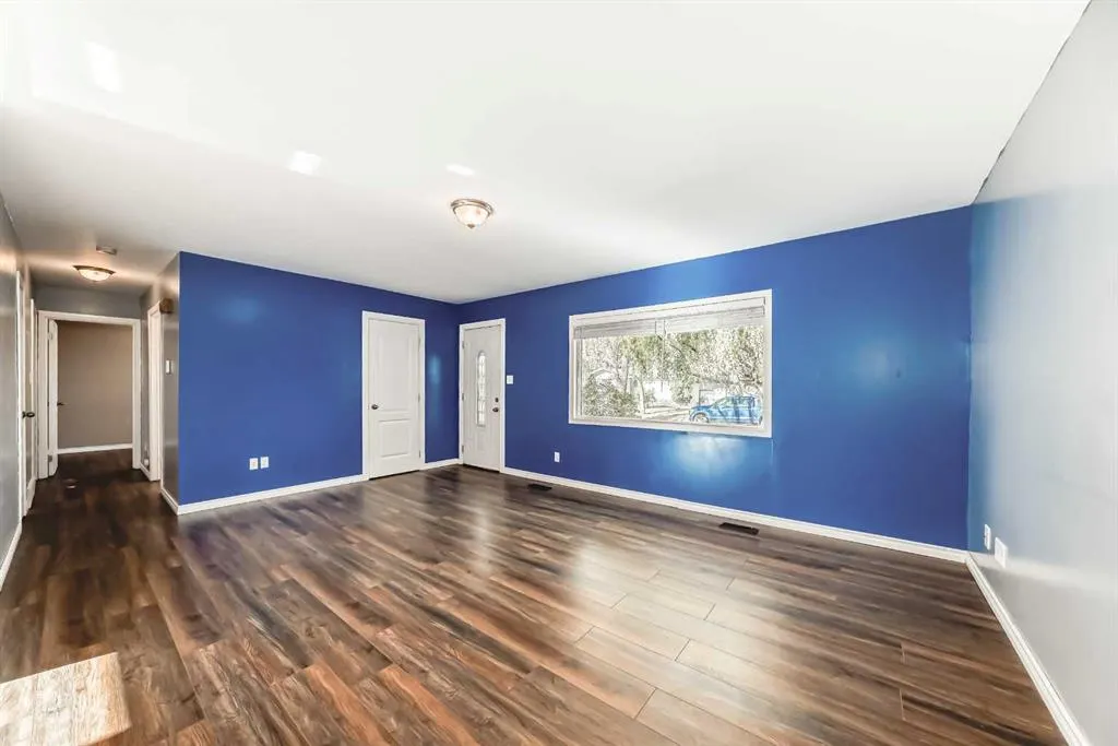 1942 Cottonwood Crescent SE