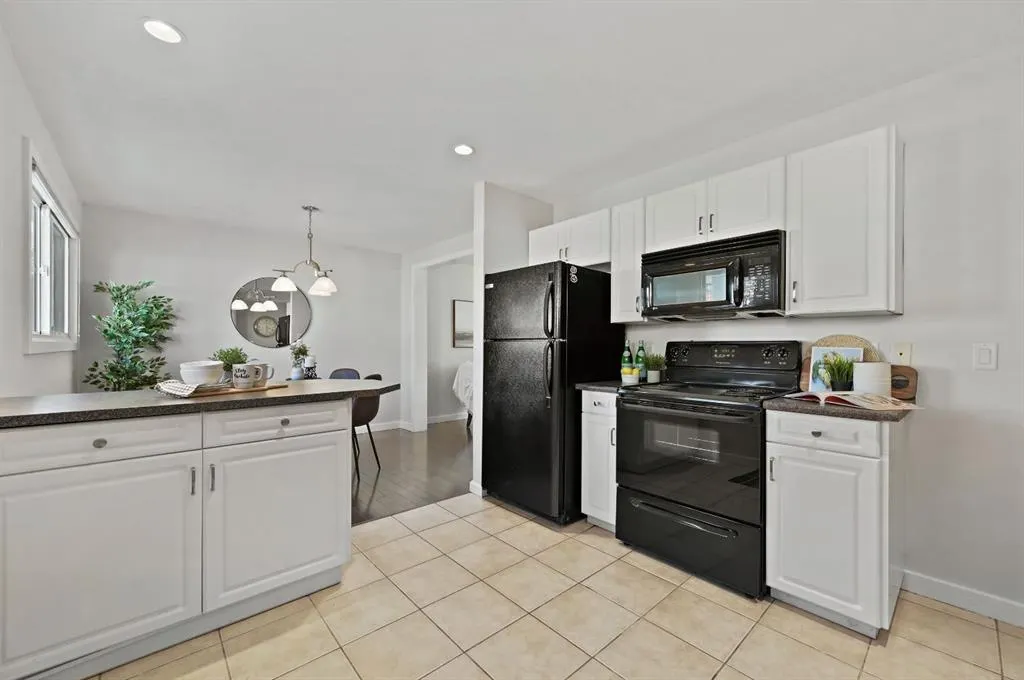 571 Killarney Glen Court SW