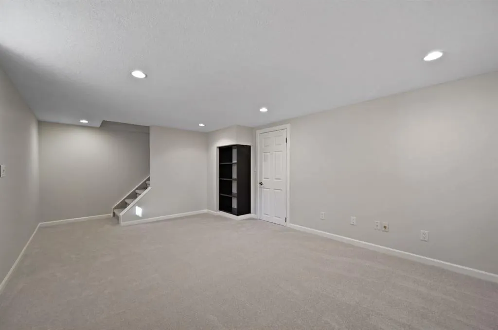 571 Killarney Glen Court SW