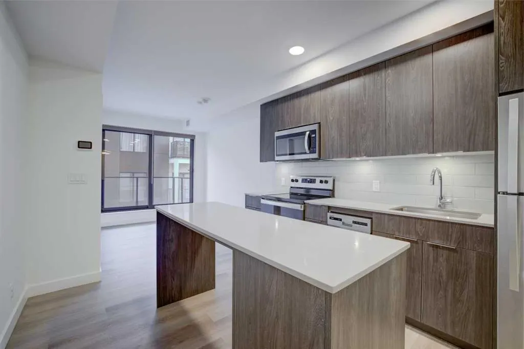 123 4 Street NE, #203