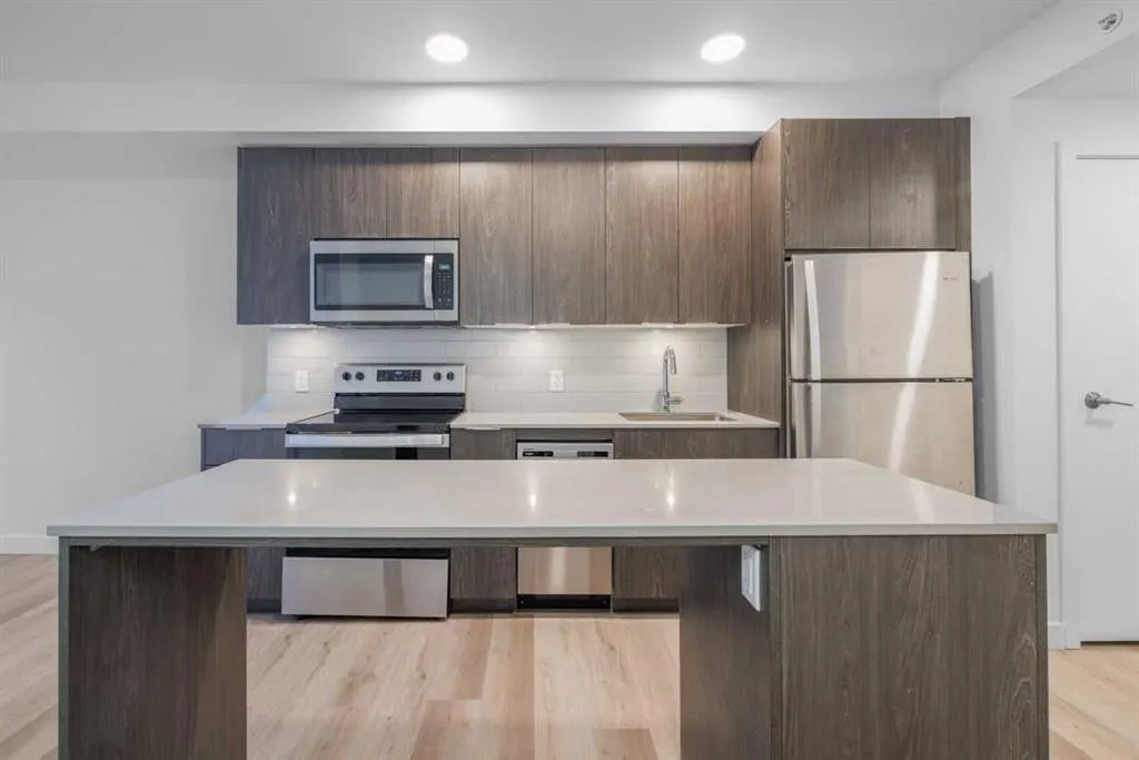 123 4 Street NE, #203