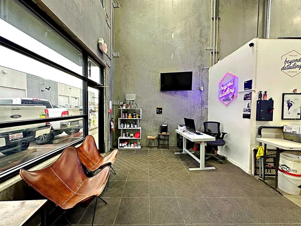 400 MacKenzie Boulevard, #305