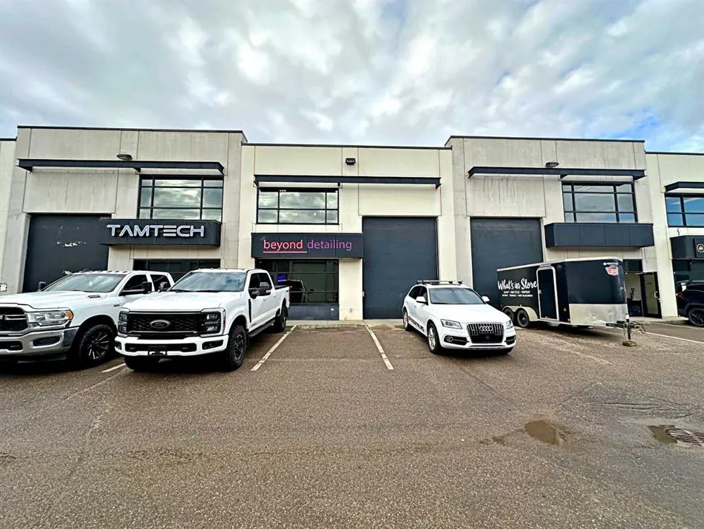400 MacKenzie Boulevard, #305