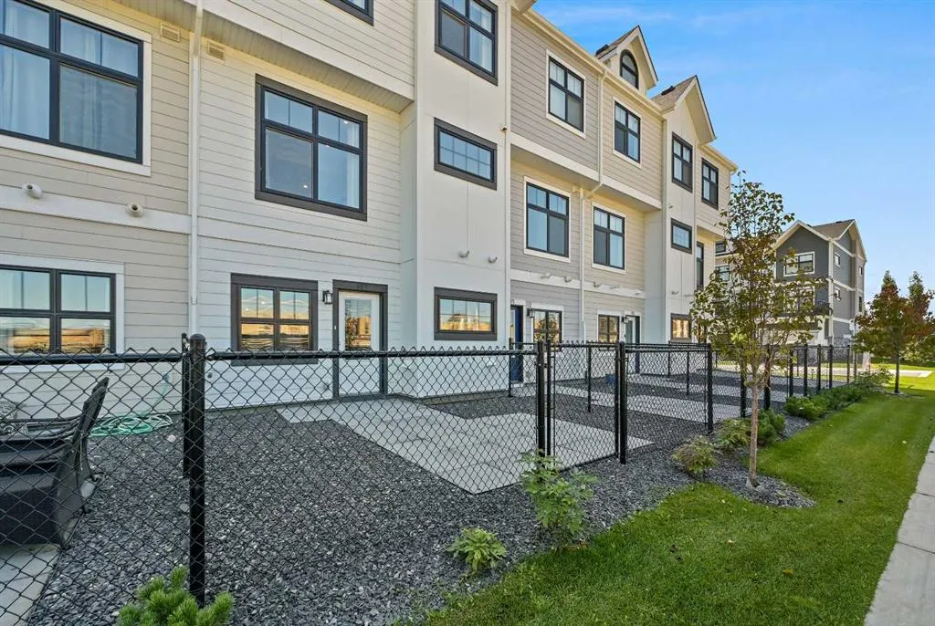 157 Les Jardins Park SE