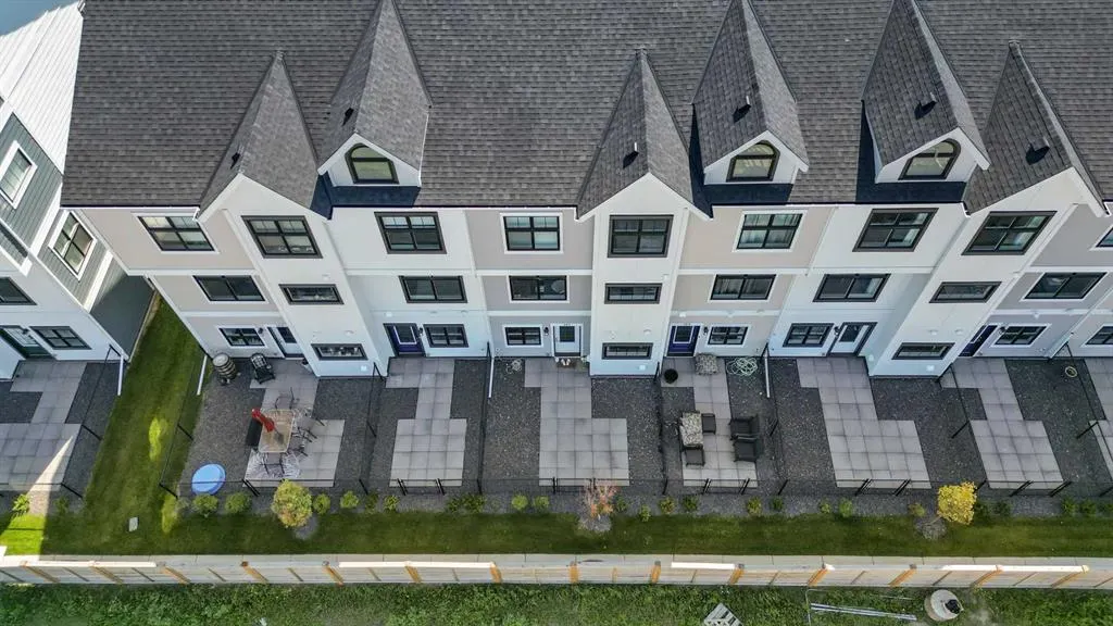 157 Les Jardins Park SE