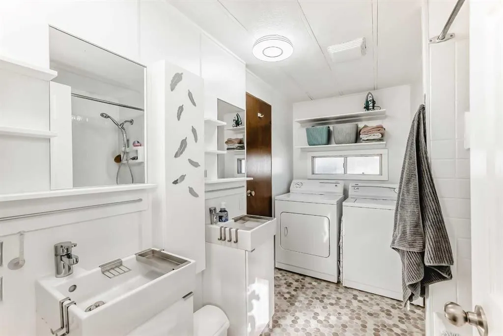 649 Main Street N, #11