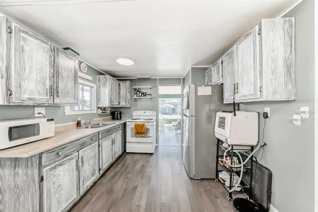 649 Main Street N, #11