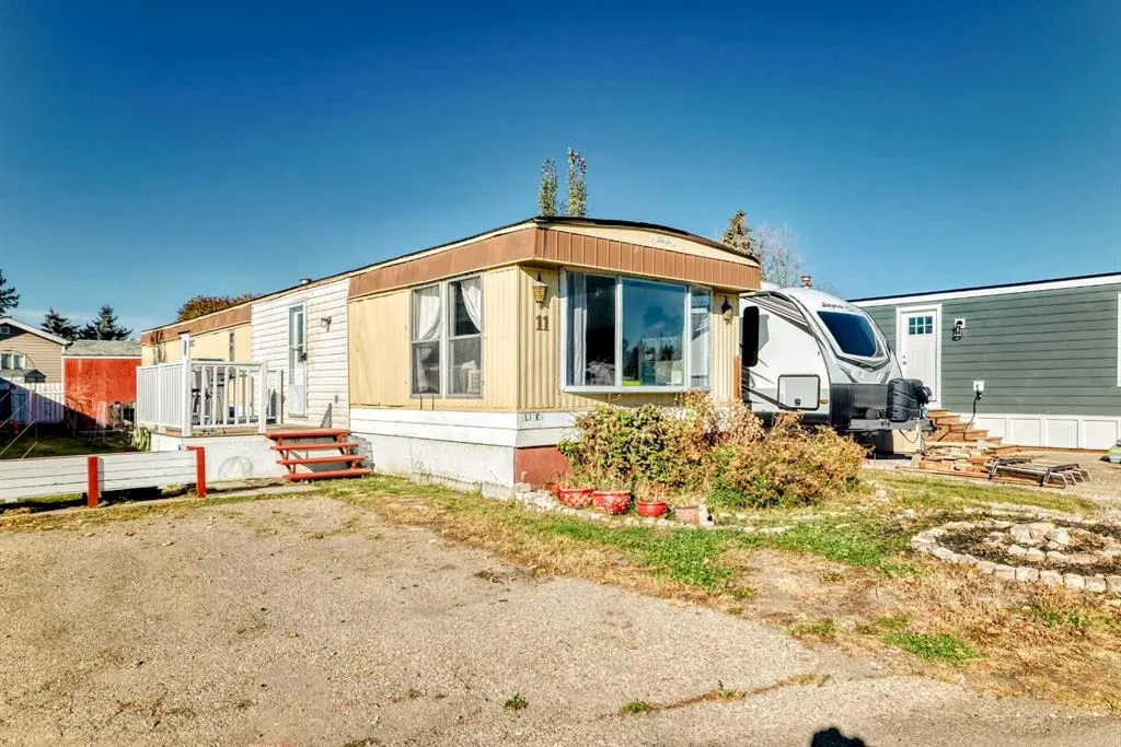 649 Main Street N, #11