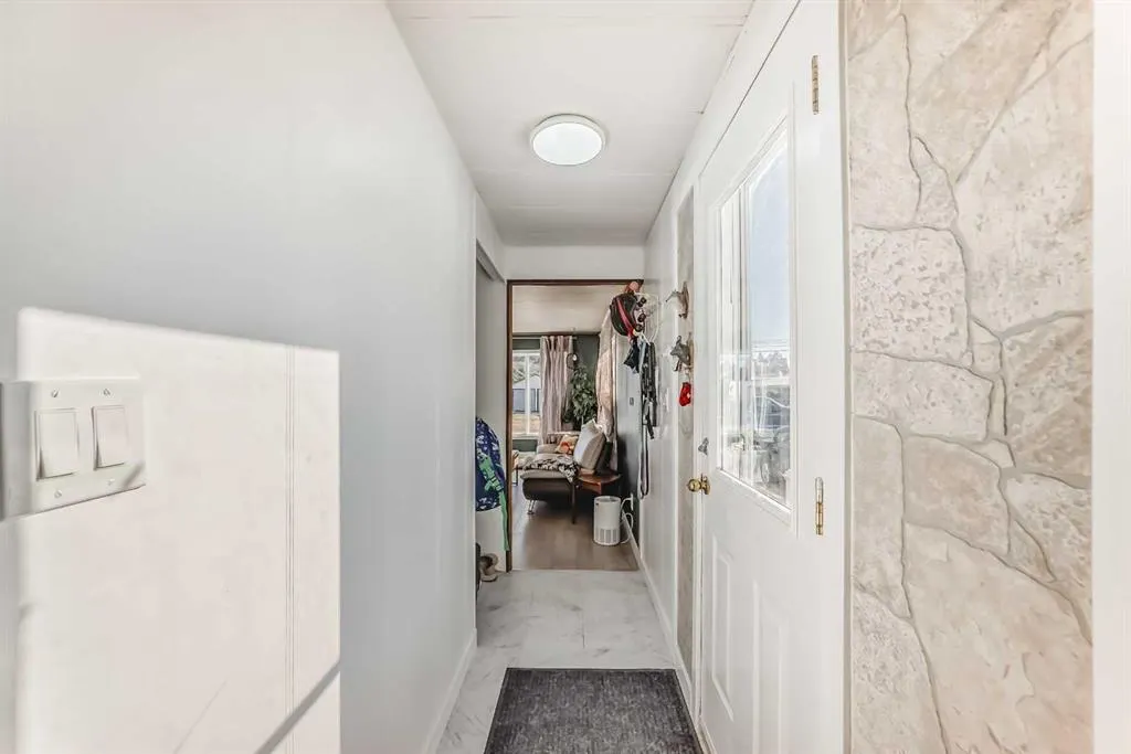 649 Main Street N, #11