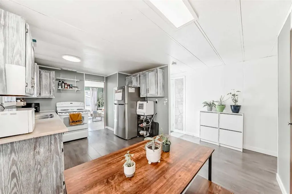 649 Main Street N, #11