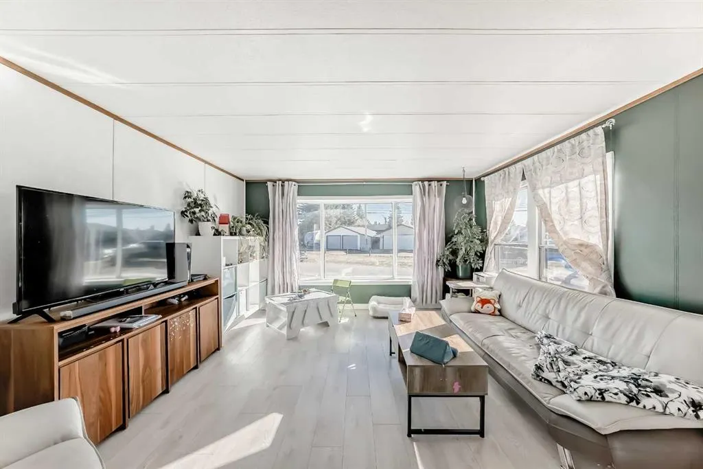 649 Main Street N, #11