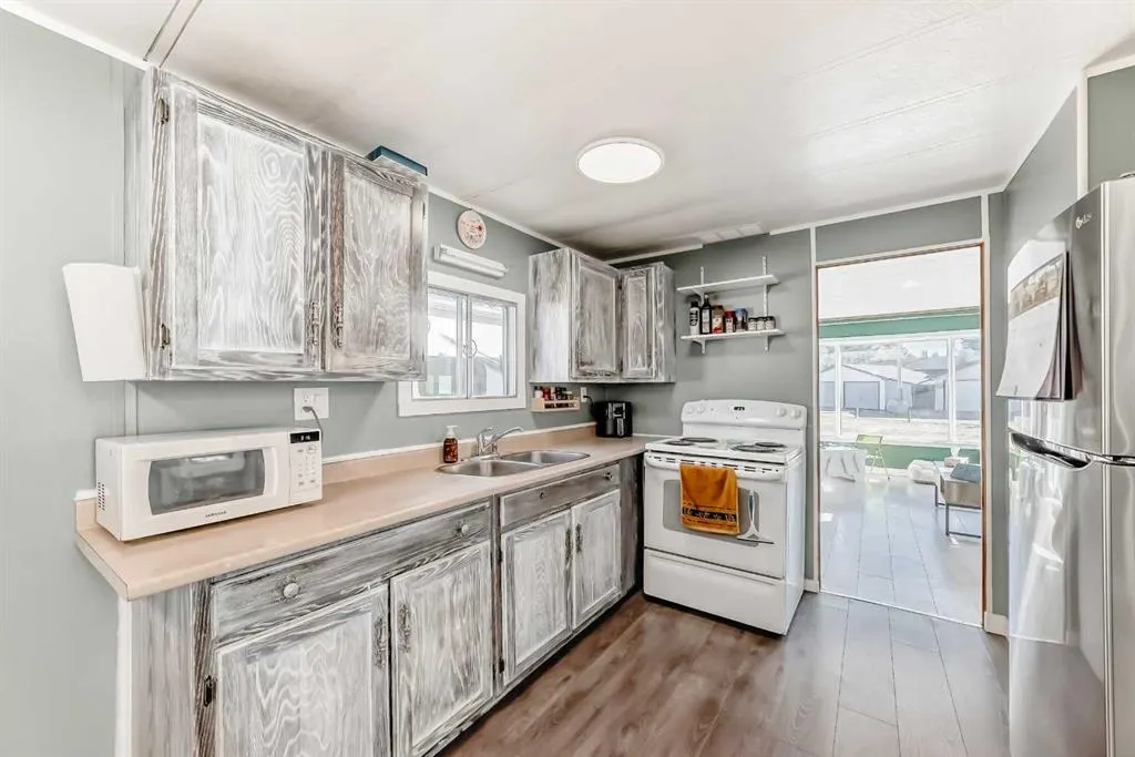 649 Main Street N, #11