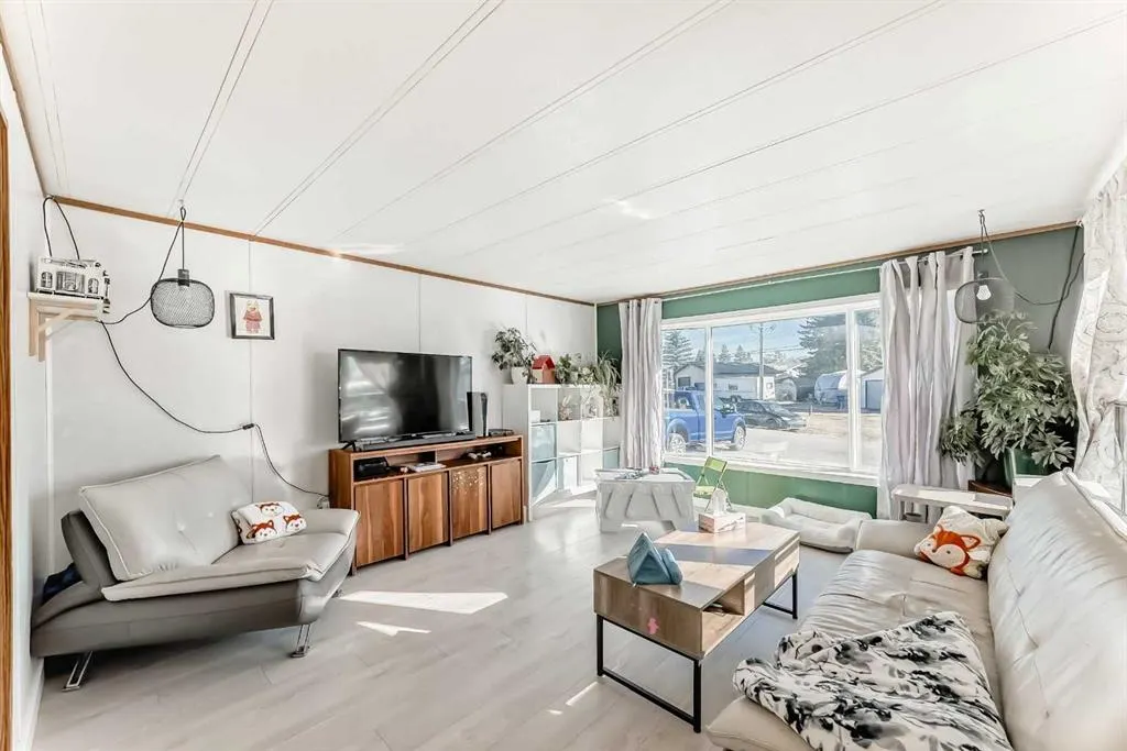 649 Main Street N, #11