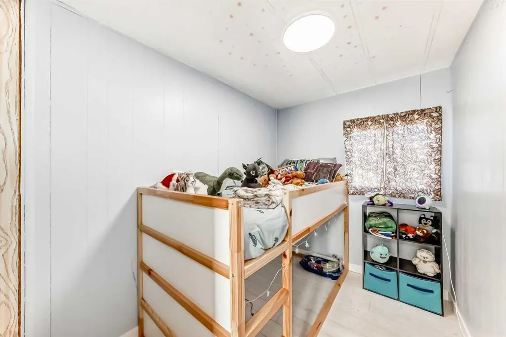 649 Main Street N, #11