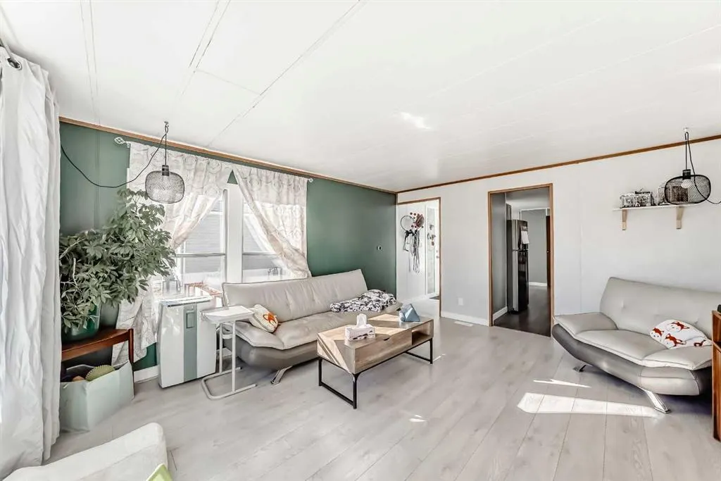 649 Main Street N, #11