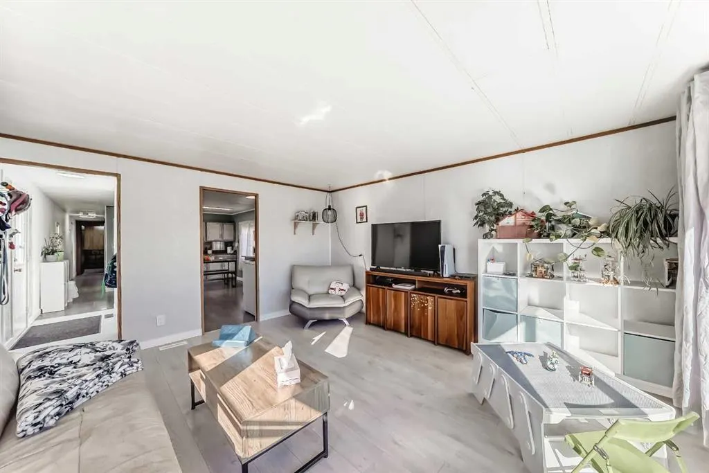 649 Main Street N, #11