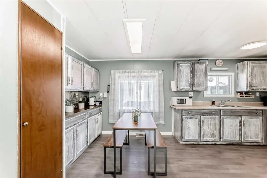 649 Main Street N, #11