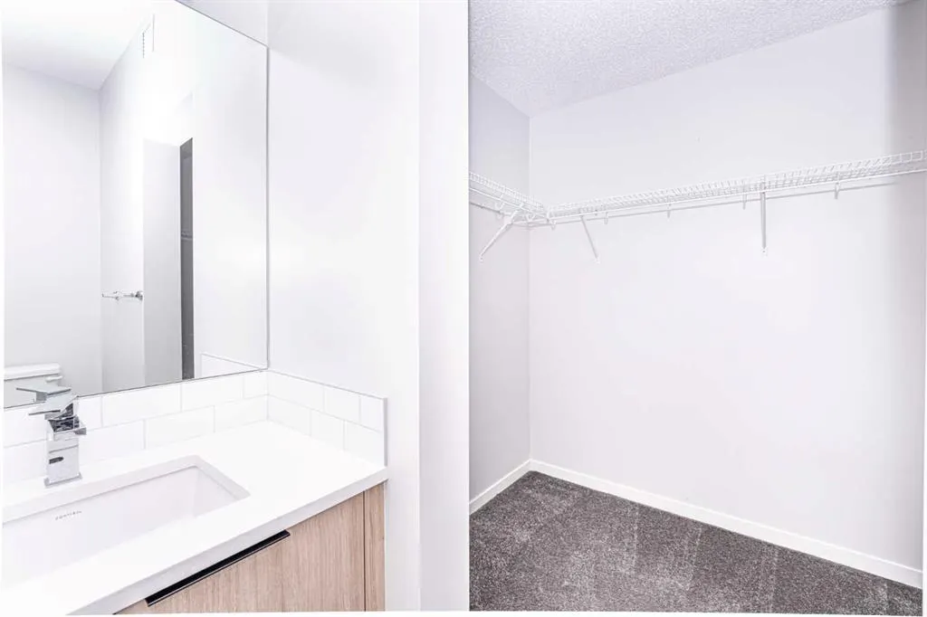 40 Carrington Plaza NW, #215