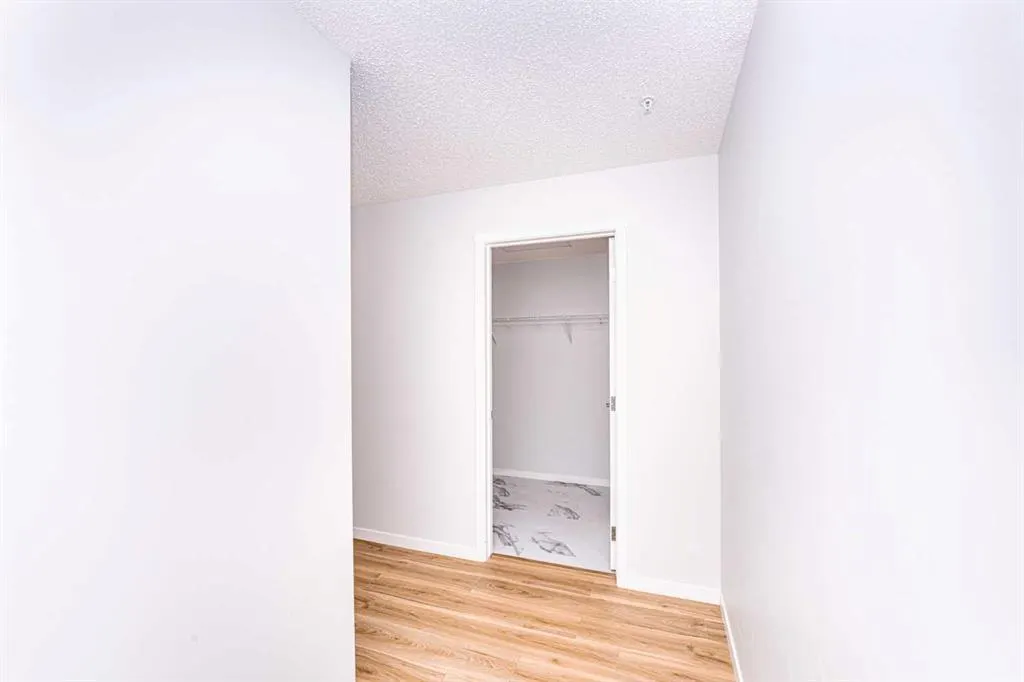 40 Carrington Plaza NW, #215