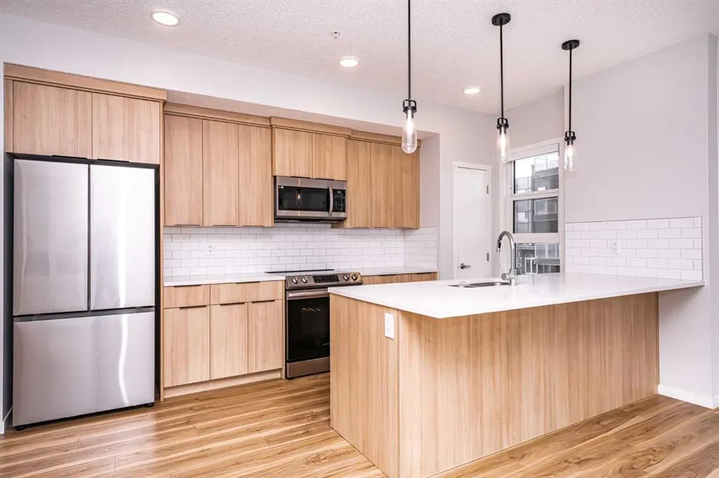 40 Carrington Plaza NW, #215