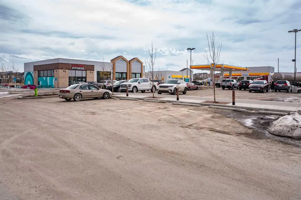 40 Carrington Plaza NW, #215