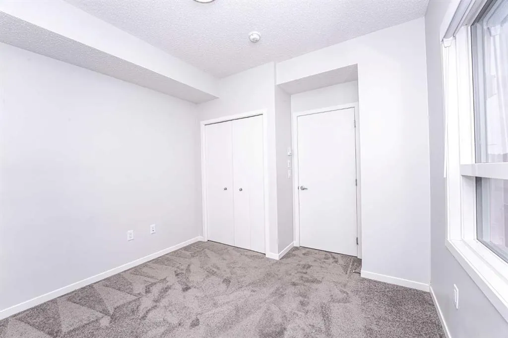 40 Carrington Plaza NW, #215