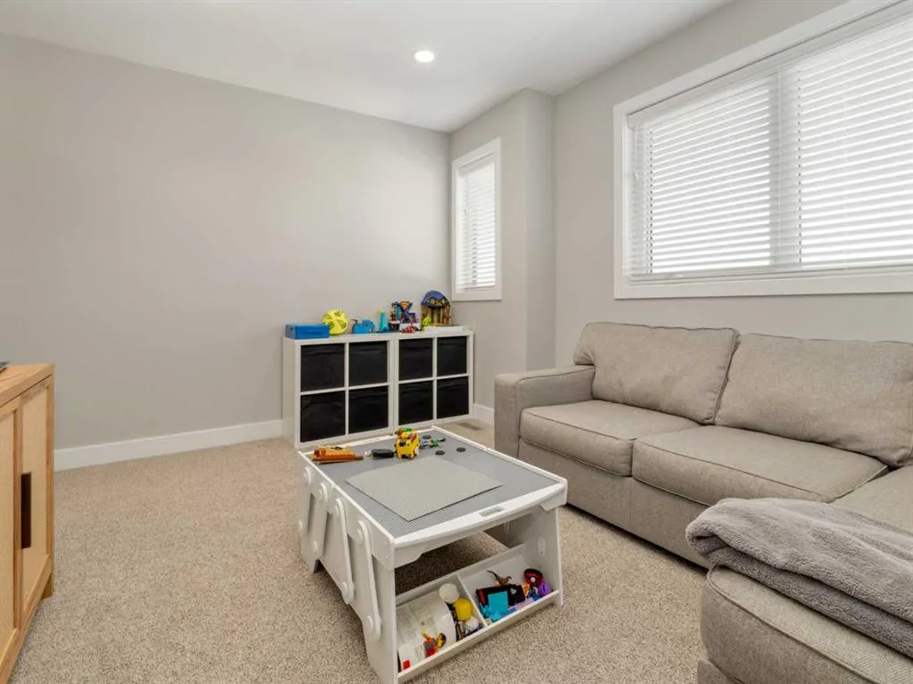22 Prairie Sunset Ave