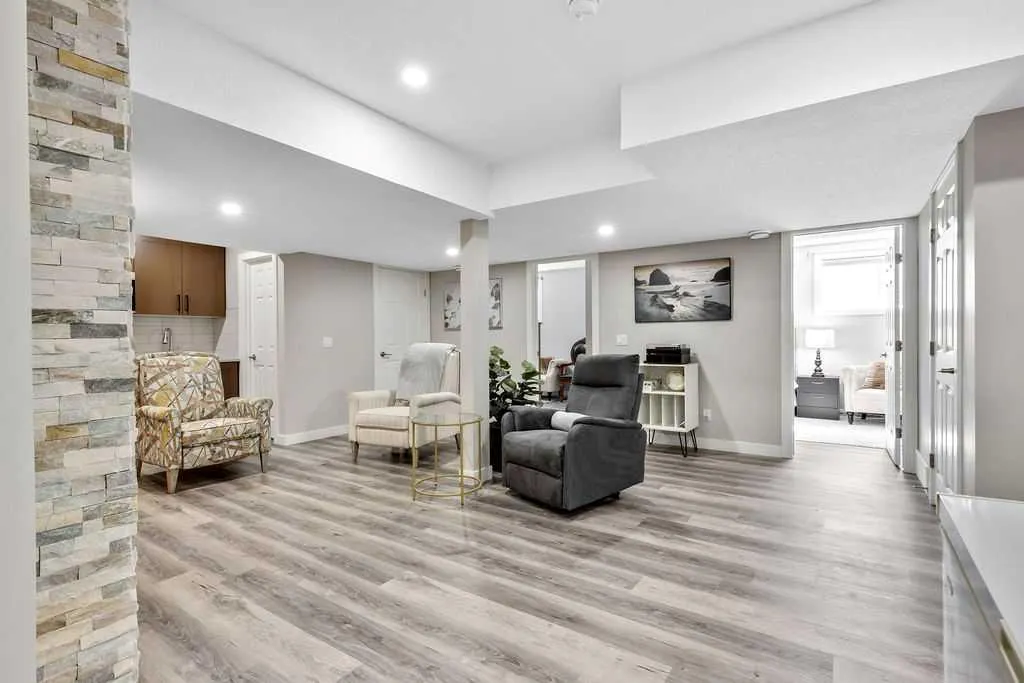 165 Carrington Close NW