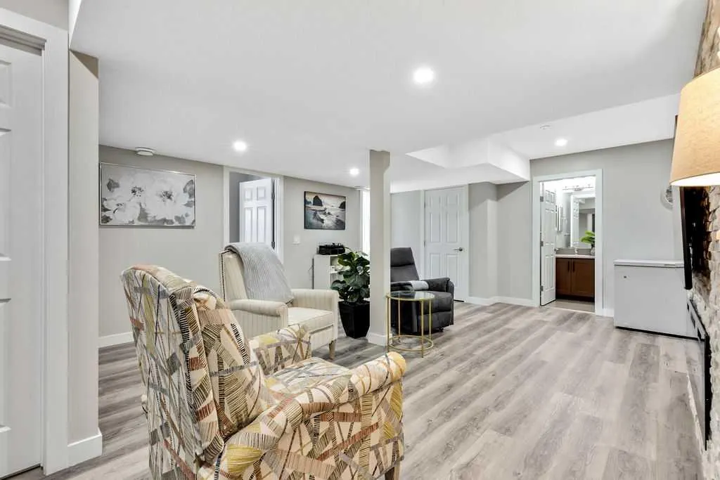 165 Carrington Close NW