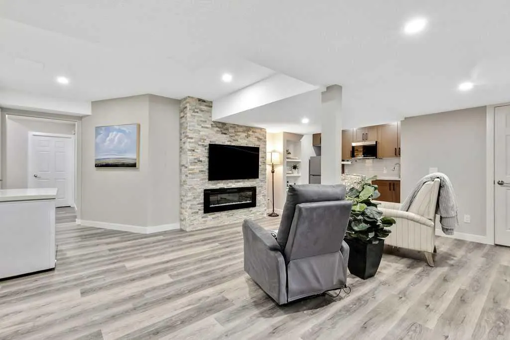 165 Carrington Close NW