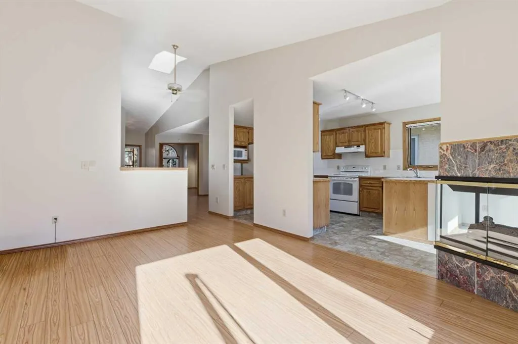 135 Hamptons Park NW