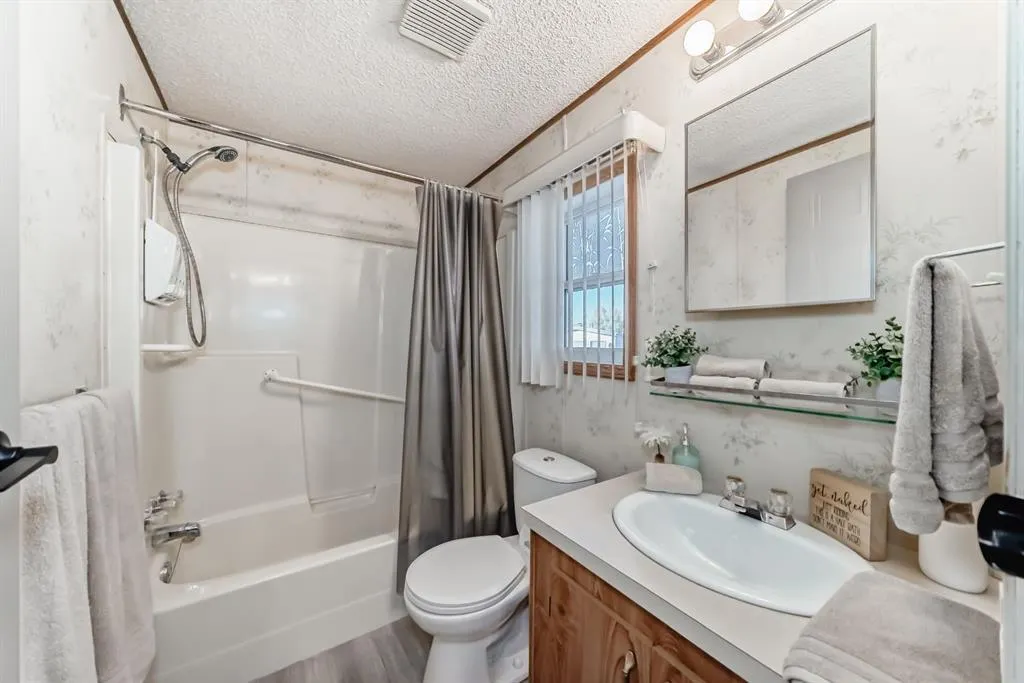 119 Home Bay SE