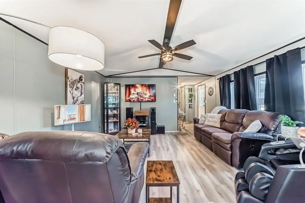 119 Home Bay SE